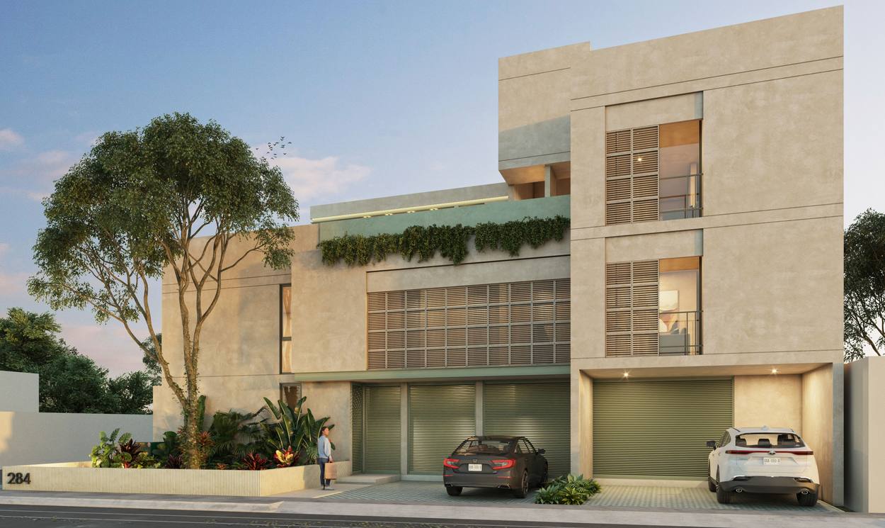 Fachada frontal del edificio con celosías de madera y jardineras.